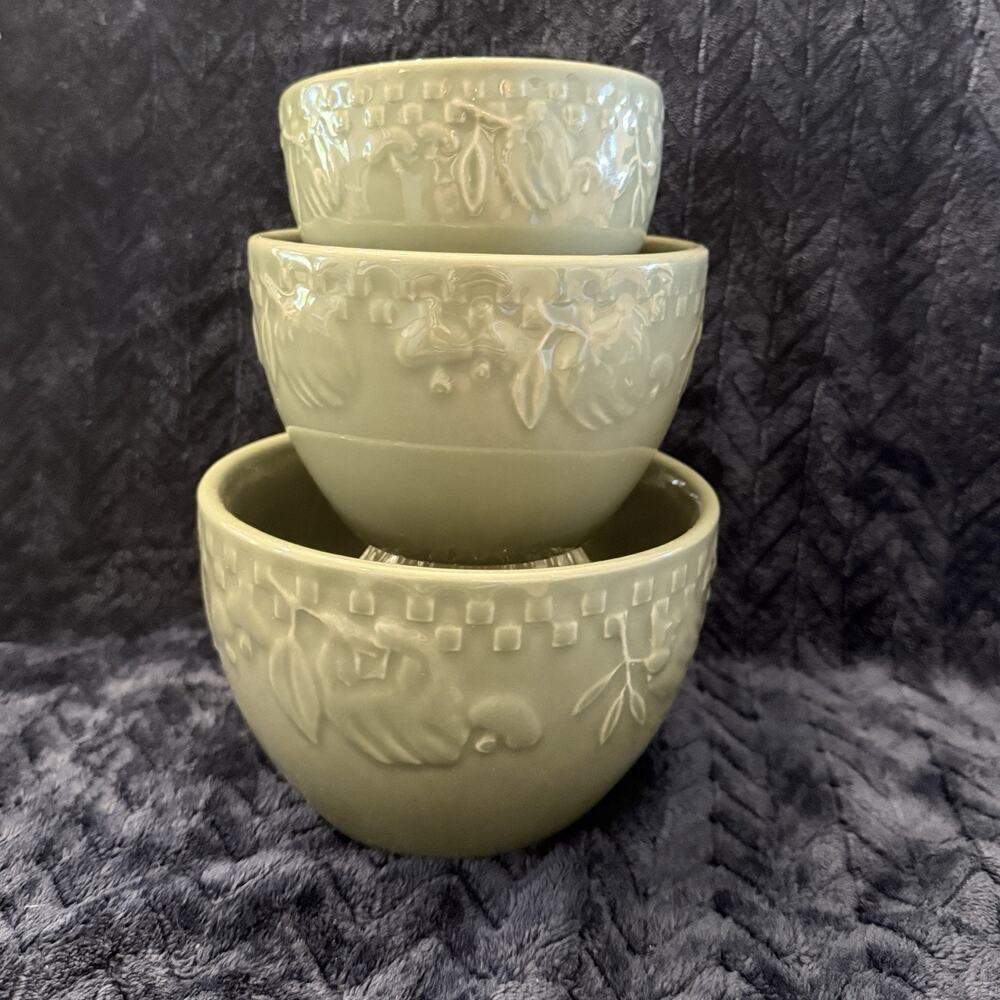 Set of 3 Signature Housewares Sage Green Nesting Bowls EUC